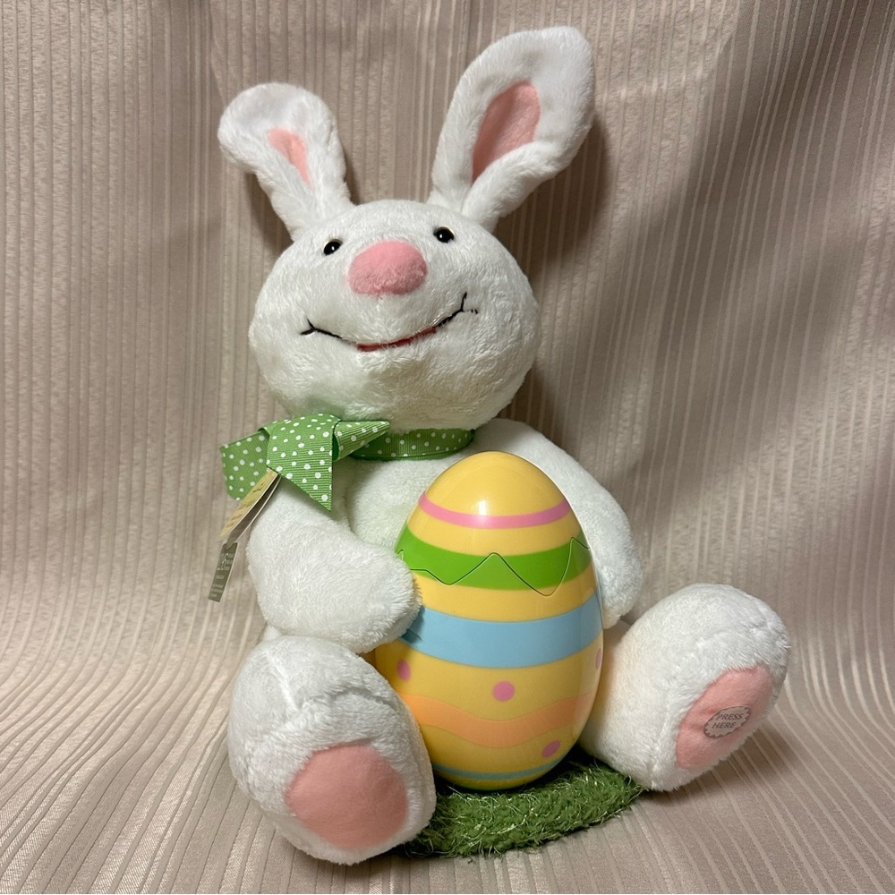 NWT Rockin’ Rabbit Animated Singing Easter Bunny w/ Chick